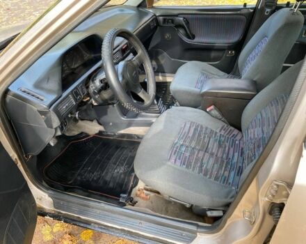 Бежевий Мазда 323, об'ємом двигуна 1.6 л та пробігом 400 тис. км за 899 $, фото 14 на Automoto.ua