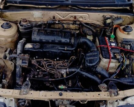 Бежевий Мазда 323, об'ємом двигуна 1.7 л та пробігом 156 тис. км за 1100 $, фото 1 на Automoto.ua