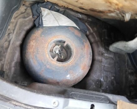 Черный Мазда 323, объемом двигателя 1 л и пробегом 400 тыс. км за 592 $, фото 5 на Automoto.ua