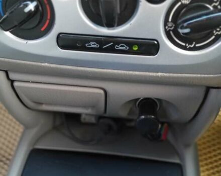 Черный Мазда 323, объемом двигателя 1.6 л и пробегом 305 тыс. км за 3800 $, фото 65 на Automoto.ua