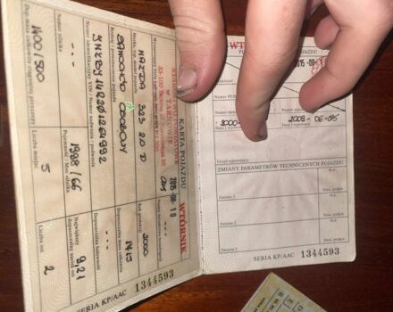 Черный Мазда 323, объемом двигателя 2 л и пробегом 333 тыс. км за 1300 $, фото 1 на Automoto.ua