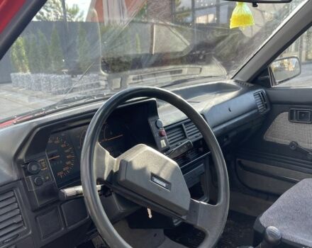 Красный Мазда 323, объемом двигателя 1.3 л и пробегом 225 тыс. км за 650 $, фото 4 на Automoto.ua