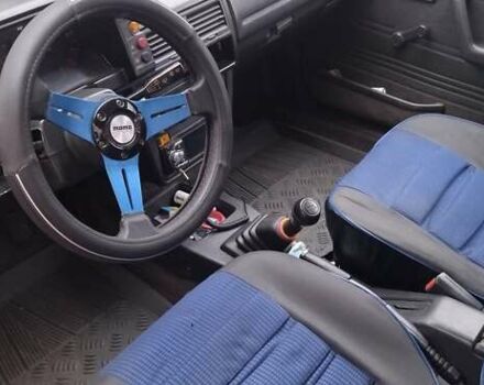 Червоний Мазда 323, об'ємом двигуна 1.3 л та пробігом 400 тис. км за 1500 $, фото 4 на Automoto.ua