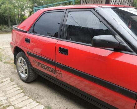 Красный Мазда 323, объемом двигателя 1 л и пробегом 317 тыс. км за 1550 $, фото 7 на Automoto.ua