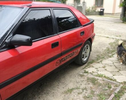 Красный Мазда 323, объемом двигателя 1 л и пробегом 317 тыс. км за 1550 $, фото 3 на Automoto.ua