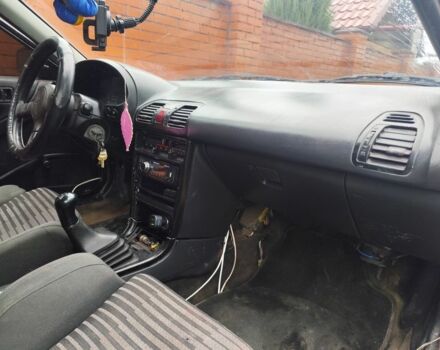 Красный Мазда 323, объемом двигателя 6 л и пробегом 130 тыс. км за 1500 $, фото 3 на Automoto.ua