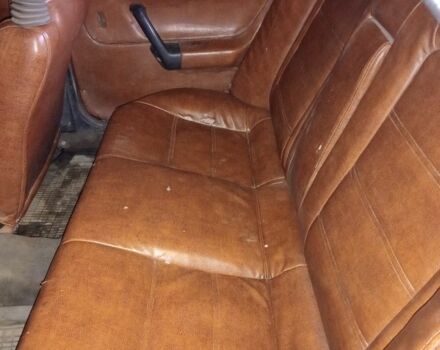 Красный Мазда 323, объемом двигателя 1.6 л и пробегом 400 тыс. км за 1500 $, фото 2 на Automoto.ua