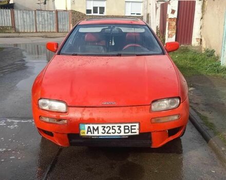 Красный Мазда 323, объемом двигателя 2 л и пробегом 300 тыс. км за 800 $, фото 1 на Automoto.ua