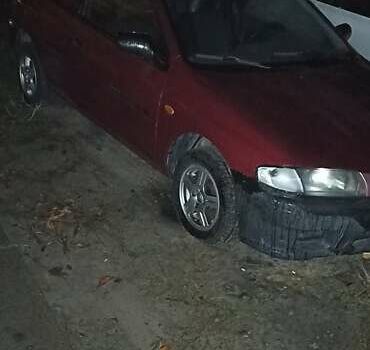 Красный Мазда 323, объемом двигателя 1.3 л и пробегом 250 тыс. км за 2500 $, фото 5 на Automoto.ua