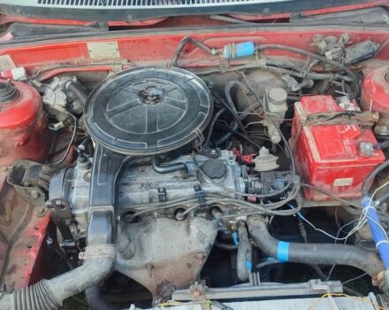 Красный Мазда 323, объемом двигателя 0.16 л и пробегом 326 тыс. км за 950 $, фото 2 на Automoto.ua