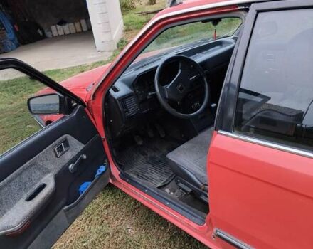 Красный Мазда 323, объемом двигателя 1.5 л и пробегом 260 тыс. км за 1450 $, фото 4 на Automoto.ua