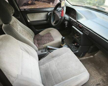 Красный Мазда 323, объемом двигателя 1.6 л и пробегом 500 тыс. км за 400 $, фото 5 на Automoto.ua