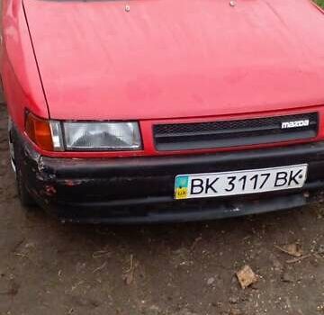 Красный Мазда 323, объемом двигателя 1.5 л и пробегом 180 тыс. км за 850 $, фото 1 на Automoto.ua