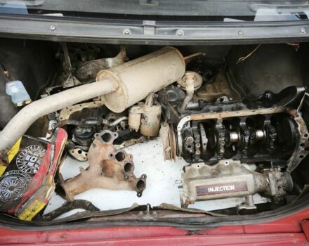 Красный Мазда 323, объемом двигателя 1.6 л и пробегом 500 тыс. км за 400 $, фото 7 на Automoto.ua