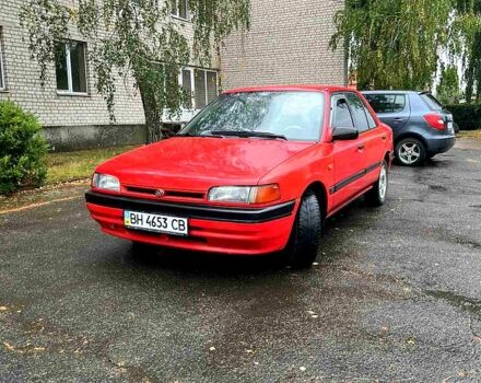 Красный Мазда 323, объемом двигателя 1.6 л и пробегом 240 тыс. км за 1200 $, фото 2 на Automoto.ua
