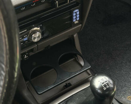 Красный Мазда 323, объемом двигателя 1.6 л и пробегом 350 тыс. км за 1200 $, фото 11 на Automoto.ua