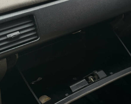 Красный Мазда 323, объемом двигателя 1.6 л и пробегом 350 тыс. км за 1200 $, фото 12 на Automoto.ua