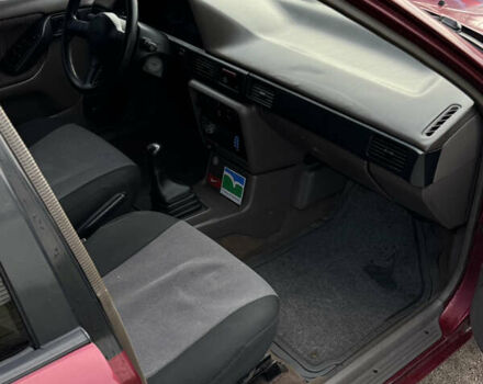 Красный Мазда 323, объемом двигателя 1.6 л и пробегом 350 тыс. км за 1200 $, фото 13 на Automoto.ua