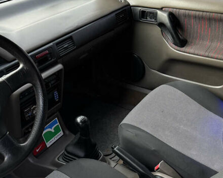 Красный Мазда 323, объемом двигателя 1.6 л и пробегом 350 тыс. км за 1200 $, фото 8 на Automoto.ua