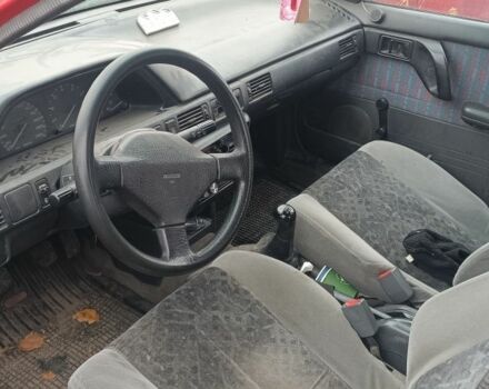 Красный Мазда 323, объемом двигателя 1.3 л и пробегом 300 тыс. км за 475 $, фото 3 на Automoto.ua