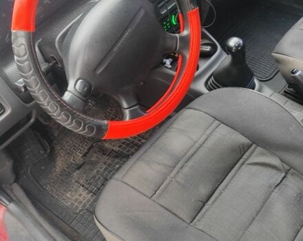 Красный Мазда 323, объемом двигателя 1.5 л и пробегом 381 тыс. км за 1450 $, фото 4 на Automoto.ua