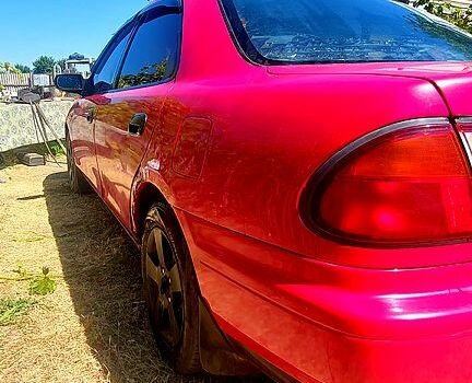 Красный Мазда 323, объемом двигателя 1.8 л и пробегом 300 тыс. км за 2300 $, фото 3 на Automoto.ua