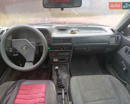 Червоний Мазда 323, об'ємом двигуна 1.49 л та пробігом 350 тис. км за 900 $, фото 3 на Automoto.ua