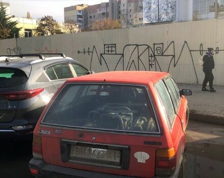 Червоний Мазда 323, об'ємом двигуна 2 л та пробігом 0 тис. км за 550 $, фото 3 на Automoto.ua