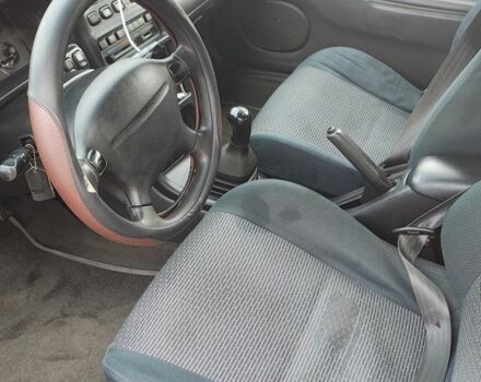 Красный Мазда 323, объемом двигателя 1.5 л и пробегом 270 тыс. км за 1500 $, фото 5 на Automoto.ua