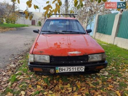 Красный Мазда 323, объемом двигателя 1.5 л и пробегом 225 тыс. км за 800 $, фото 1 на Automoto.ua