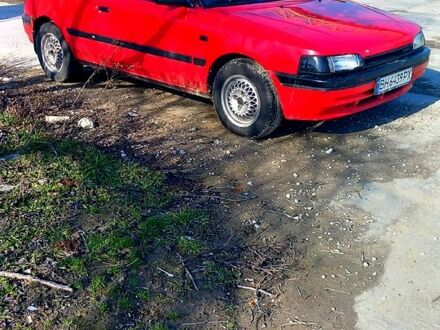 Красный Мазда 323, объемом двигателя 1.6 л и пробегом 348 тыс. км за 1600 $, фото 1 на Automoto.ua