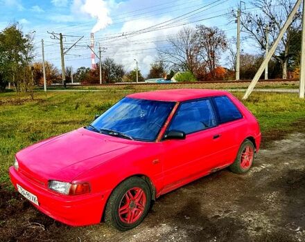 Красный Мазда 323, объемом двигателя 1.6 л и пробегом 210 тыс. км за 700 $, фото 1 на Automoto.ua