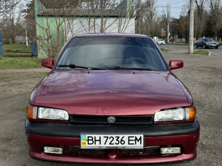 Красный Мазда 323, объемом двигателя 1.6 л и пробегом 350 тыс. км за 1200 $, фото 1 на Automoto.ua