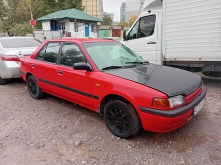 Красный Мазда 323, объемом двигателя 1.6 л и пробегом 260 тыс. км за 1000 $, фото 1 на Automoto.ua