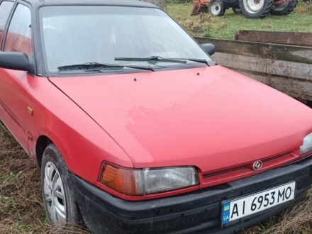 Красный Мазда 323, объемом двигателя 1.3 л и пробегом 300 тыс. км за 475 $, фото 1 на Automoto.ua