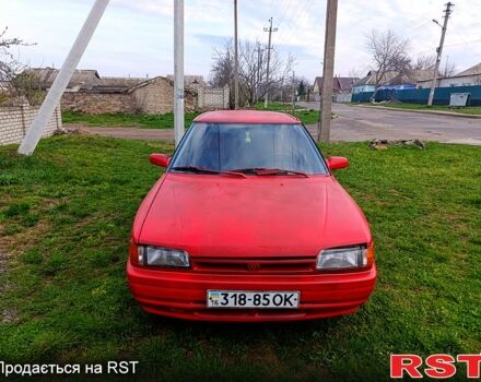 Красный Мазда 323, объемом двигателя 1.4 л и пробегом 385 тыс. км за 1000 $, фото 1 на Automoto.ua