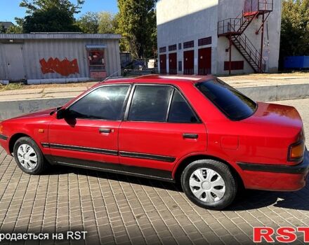 Красный Мазда 323, объемом двигателя 1.3 л и пробегом 200 тыс. км за 1250 $, фото 1 на Automoto.ua