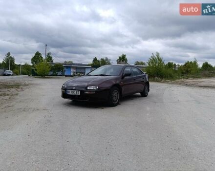 Красный Мазда 323, объемом двигателя 1.5 л и пробегом 278 тыс. км за 2700 $, фото 1 на Automoto.ua