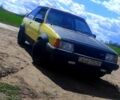 Желтый Мазда 323, объемом двигателя 13 л и пробегом 300 тыс. км за 350 $, фото 1 на Automoto.ua