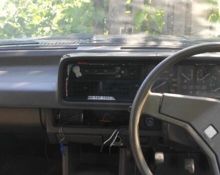 Желтый Мазда 323, объемом двигателя 1.3 л и пробегом 300 тыс. км за 190 $, фото 5 на Automoto.ua