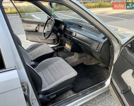 Сірий Мазда 323, об'ємом двигуна 1.32 л та пробігом 260 тис. км за 890 $, фото 18 на Automoto.ua