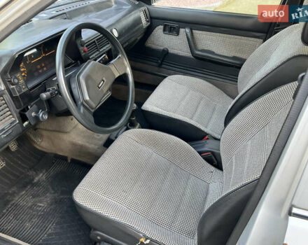 Сірий Мазда 323, об'ємом двигуна 1.32 л та пробігом 260 тис. км за 890 $, фото 15 на Automoto.ua