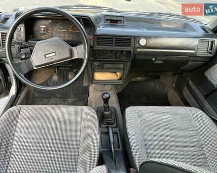 Сірий Мазда 323, об'ємом двигуна 1.32 л та пробігом 260 тис. км за 890 $, фото 16 на Automoto.ua