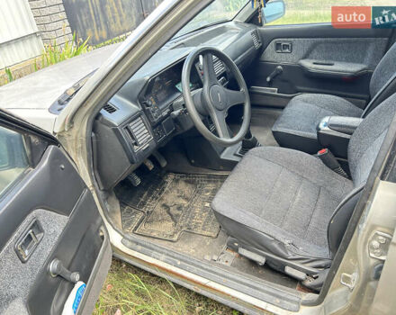 Серый Мазда 323, объемом двигателя 1.3 л и пробегом 200 тыс. км за 1001 $, фото 14 на Automoto.ua