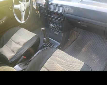 Серый Мазда 323, объемом двигателя 1.3 л и пробегом 222 тыс. км за 200 $, фото 5 на Automoto.ua