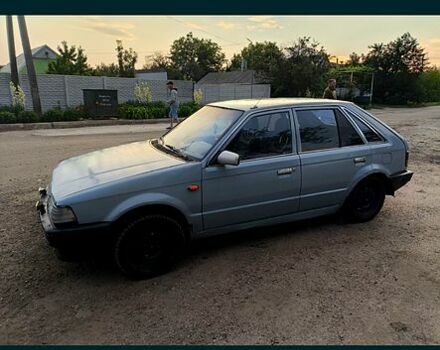 Серый Мазда 323, объемом двигателя 1.3 л и пробегом 222 тыс. км за 200 $, фото 3 на Automoto.ua