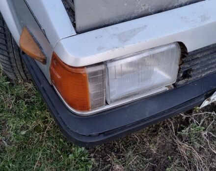 Серый Мазда 323, объемом двигателя 1.6 л и пробегом 100 тыс. км за 350 $, фото 7 на Automoto.ua