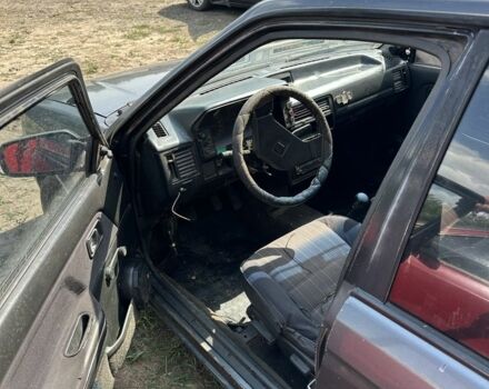 Сірий Мазда 323, об'ємом двигуна 1.6 л та пробігом 200 тис. км за 400 $, фото 4 на Automoto.ua
