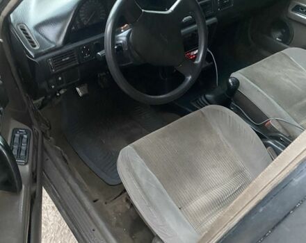 Серый Мазда 323, объемом двигателя 1.6 л и пробегом 150 тыс. км за 1500 $, фото 4 на Automoto.ua