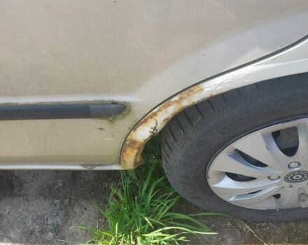 Сірий Мазда 323, об'ємом двигуна 1.8 л та пробігом 222 тис. км за 400 $, фото 4 на Automoto.ua